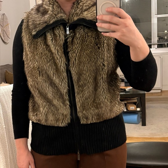 Calvin Klein - Faux-fur sweater vest - Picture 5 of 5